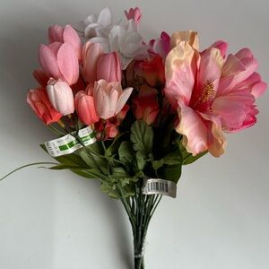 NWT Blush Pink Artificial Flower Bouquet – Lifelike Spring Floral Arrangement